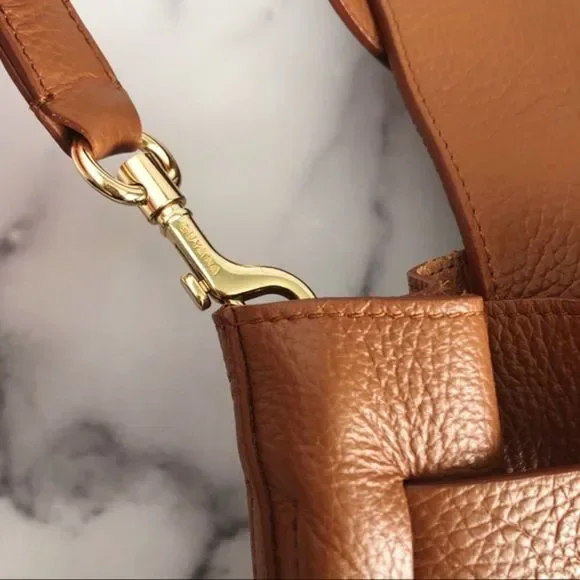Cuyana Leather Backpack Caramel - Picture 8 of 14